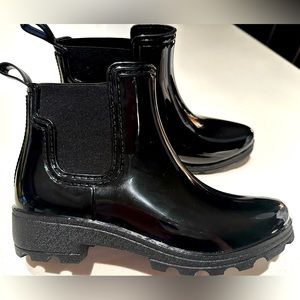 Brand New! Didn’t like them but I couldn’t return them